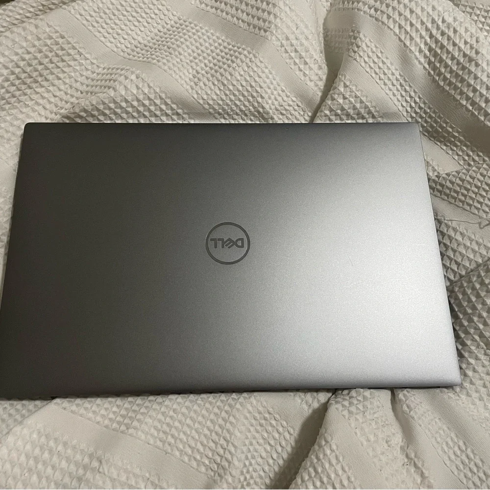 Silver Dell Laptop Precision 5560 Year 2022